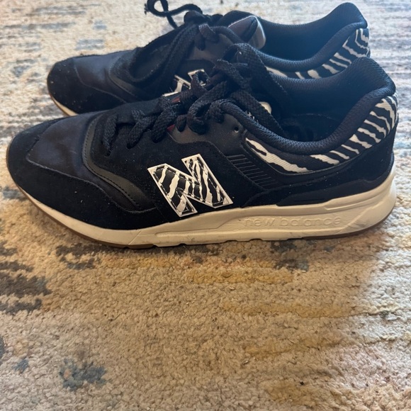 New Balance Sneakers Women's 8.5 Black Animal Print Leather 997H - Picture 1 of 6